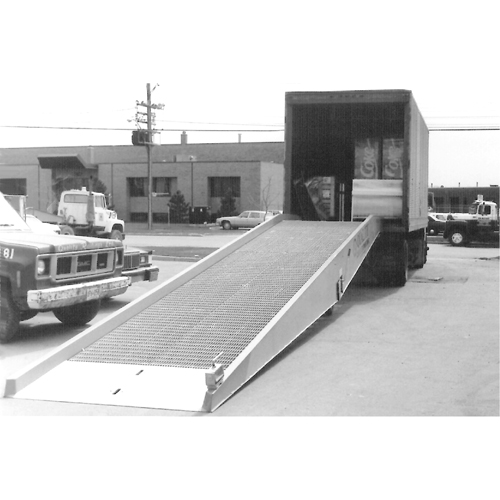 Rampe de chargement mobile, 11000 lb Capacit&eacute;, 84" la x 36' lo Seaboard Timber Mart