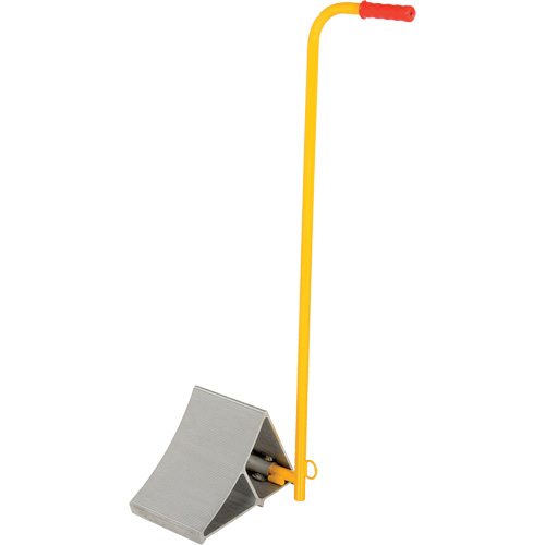 Cale de roues en aluminium avec poign&eacute;e, 7" la x 11-7/8" p x 7-11/16" h Seaboard Timber Mart