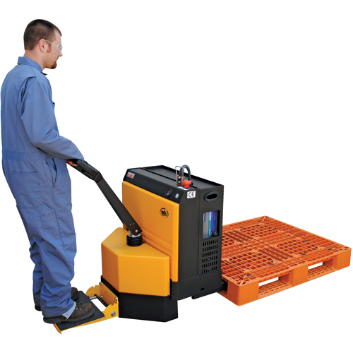 Transpalette &eacute;lectrique motoris&eacute; a/plateforme &agrave; conducteur debout, Capacit&eacute; 4500 lb, 48" lo x 30,25" la Seaboard Timber Mart