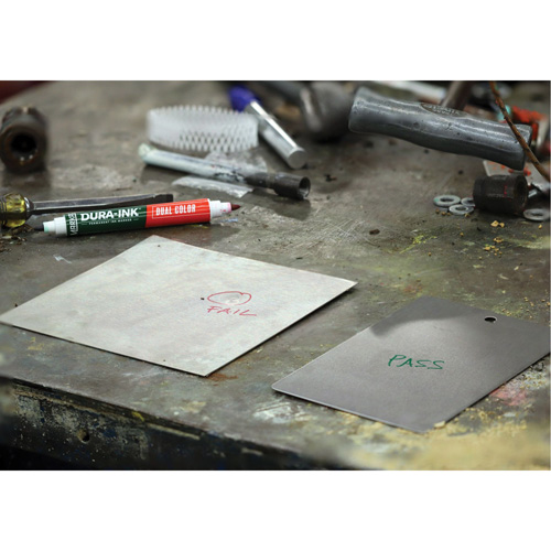 Marqueur &agrave; encre permanente et double couleur Markal Dura-Ink, Vert/Rouge, Pointe Ronde Seaboard Timber Mart