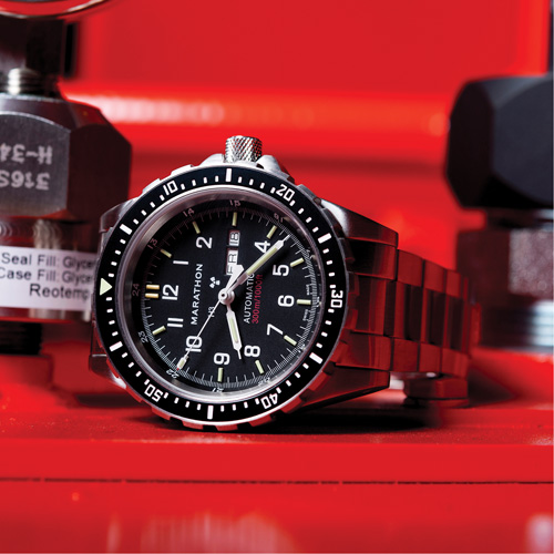 Tr&egrave;s grande montre automatique avec jour/date avec bracelet en acier inoxydable, Num&eacute;rique, &agrave; piles, 46 mm, Argent Seaboard Timber Mart