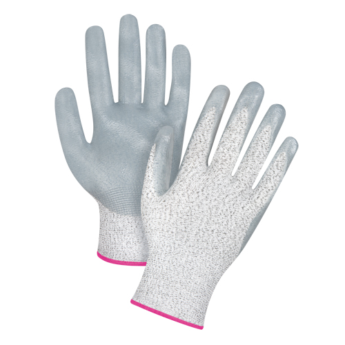Gants haute performance r&eacute;sistants &agrave; la coupe, Taille 5/2T-petit, Calibre 13, Rev&ecirc;tement Nitrile, Enveloppe en PEHP, ANSI/ISEA 105 niveau 4/EN 388 niveau 5 Seaboard Timber Mart