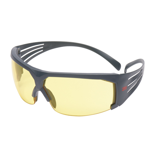 Lunettes de s&eacute;curit&eacute; s&eacute;rie 600 SecureFit, Lentille Ambr&eacute;e, Antibu&eacute;e, ANSI Z87+/R&eacute;pond ou surpasse la norme CSA Z94.3 Seaboard Timber Mart