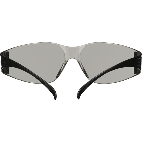 Lunettes de protection de s&eacute;rie 100 SecureFit, Lentille Gris/Int&eacute;rieur/ext&eacute;rieur, Antibu&eacute;e/Anti-&eacute;gratignures, ANSI Z87+/R&eacute;pond ou surpasse la norme CSA Z94.3 Seaboard Timber Mart