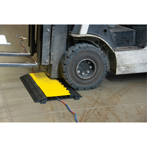 Protecteur de c&acirc;bles en polyur&eacute;thane, 5 canaux, 35,43" lo x 19,69" la x 2" h Seaboard Timber Mart