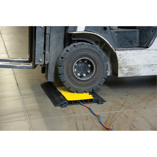 Protecteur de c&acirc;bles en polyur&eacute;thane, 5 canaux, 35,43" lo x 19,69" la x 2" h Seaboard Timber Mart