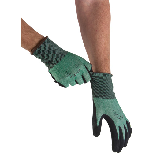 Gants l&eacute;gers et haute dext&eacute;rit&eacute; r&eacute;sistants &agrave; la coupe, Taille 7, Calibre 21, Rev&ecirc;tement Mousse de nitrile, Enveloppe en Acier inoxydable/PEHP, ASTM ANSI niveau A3 Seaboard Timber Mart