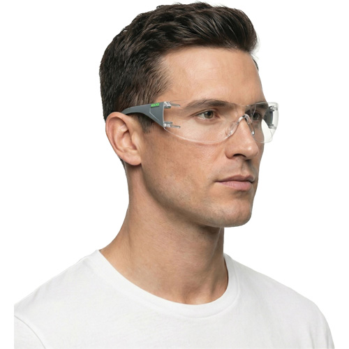 Lunettes de s&eacute;curit&eacute; gris/vert Adapt Lite, Lentille Transparent, Antibu&eacute;e/Anti-&eacute;gratignures, ANSI Z87+/R&eacute;pond ou surpasse la norme CSA Z94.3 Seaboard Timber Mart