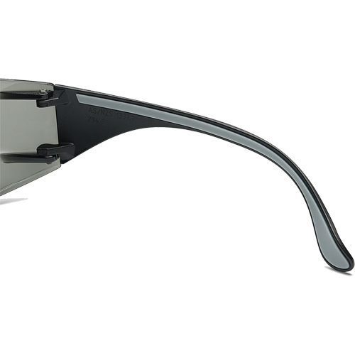 Lunettes de s&eacute;curit&eacute; Adapt Lite, Lentille Fum&eacute;e, Antibu&eacute;e/Anti-&eacute;gratignures, ANSI Z87+/R&eacute;pond ou surpasse la norme CSA Z94.3 Seaboard Timber Mart