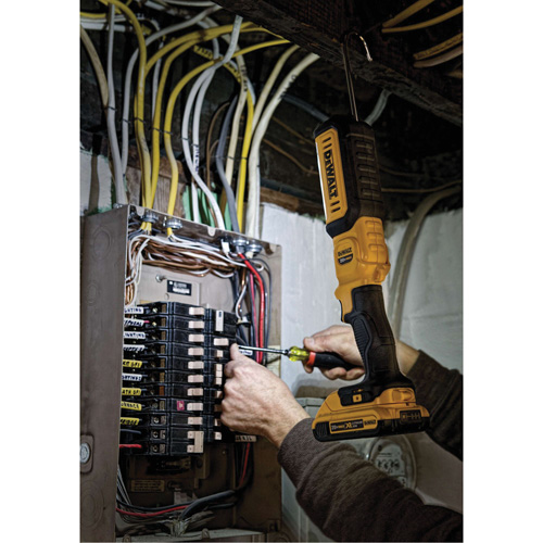 Lampe de travail portative, DEL, 500 lumens, 3 hres de fonctionnement, piles Rechargeable, Non compris Seaboard Timber Mart