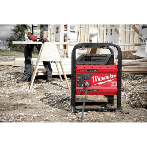 Bloc d'alimentation MX Fuel Carry-On, 1800 W/3600 W, Lithium-ion, 20-4/5" ha x 12" la x 15" p x 49,7 lb Seaboard Timber Mart