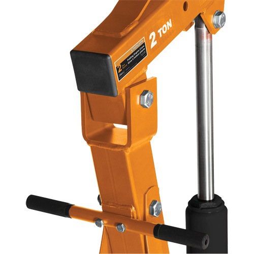 Grue escamotable pour moteur — Strongarm Seaboard Timber Mart