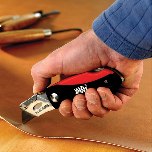 Couteau utilitaire pliant, 2-3/8" lame, poign&eacute;e en Plastique/Coussin&eacute;e Seaboard Timber Mart