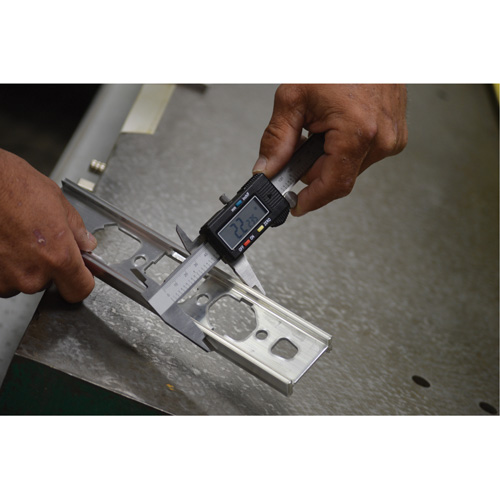 Pied &agrave; coulisse num&eacute;rique, R&eacute;solution de 0,0005" (0,01 mm), 0" - 6" (0 mm - 150 mm) gamme de mesure Seaboard Timber Mart