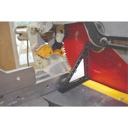 &eacute;querre de finition grav&eacute;e au laser Johnny Square&reg; de 4,5 po Seaboard Timber Mart