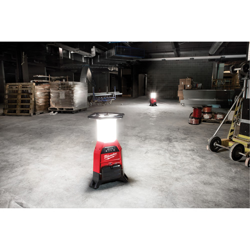 Lampe de chantier M18 Radius et chargeur avec One-Key, DEL, 4800/9000/2500 lumens, Boîtier en Plastique Seaboard Timber Mart