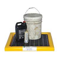 Feuilles Poly-Spillpad, 24" lo x 24" la x 2" h, Cap. de d&eacute;versement 2 gal. US Seaboard Timber Mart