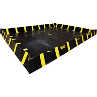 Bermes de confinement avec supports int&eacute;rieurs de parois QuickBerm , Capacit&eacute; 2990 gal. US, 20' la x 20' lo x 12" h, Support &agrave; encliqueter Seaboard Timber Mart