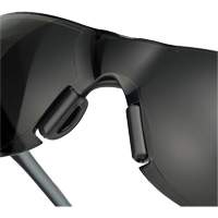 Lunettes de s&eacute;curit&eacute; Adapt Lite, Lentille Fum&eacute;e, Antibu&eacute;e/Anti-&eacute;gratignures, ANSI Z87+/R&eacute;pond ou surpasse la norme CSA Z94.3 Seaboard Timber Mart
