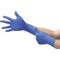 Gants jetables N21 MICROFLEX, 7.5/8/Moyen, Nitrile, 4,7 mils/5,5-mil, Sans poudre, Cobalt, Classe 2 Seaboard Timber Mart