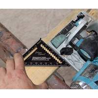 &eacute;querre de finition grav&eacute;e au laser Johnny Square&reg; de 4,5 po Seaboard Timber Mart